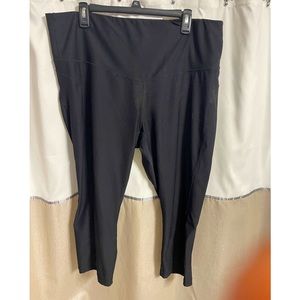 Black capri active wear. Size 2XL fitted with a lot of stretch and front pocket.
